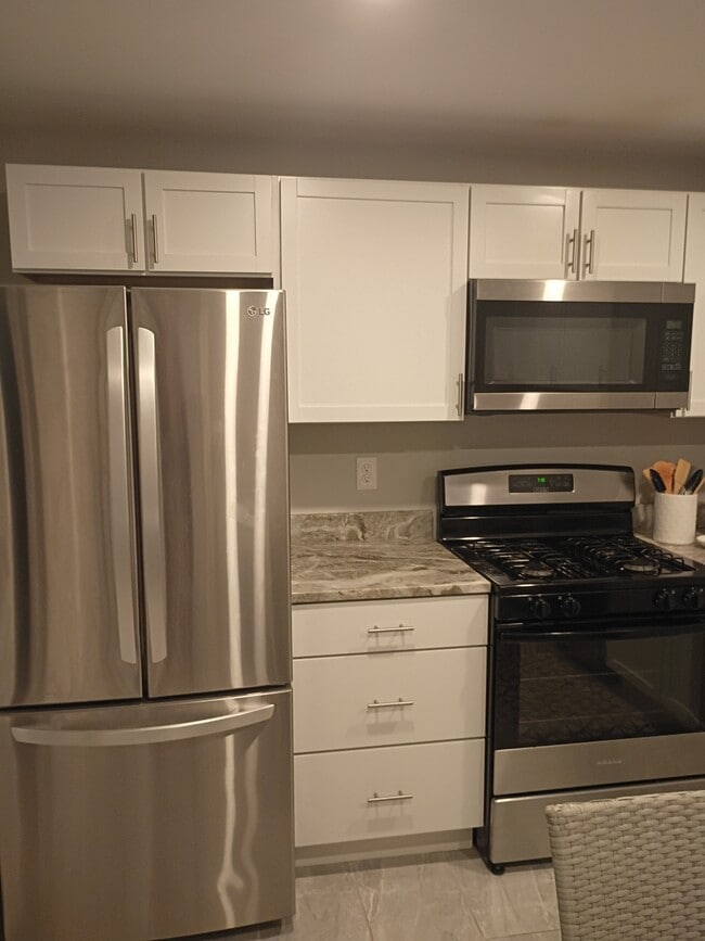 60 Cecilian Ave in Revere, MA - Foto de edificio - Building Photo
