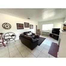 2235 SW 23rd Ave in Miami, FL - Foto de edificio - Building Photo