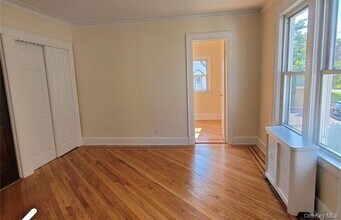 56 Marlboro Rd in Valley Stream, NY - Building Photo - Building Photo