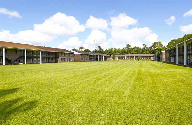 Osprey Cove South Apartments in Jacksonville, NC - Foto de edificio - Building Photo