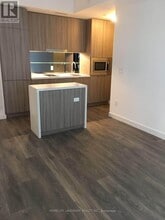 215 Queen St W in Toronto, ON - Building Photo - Building Photo