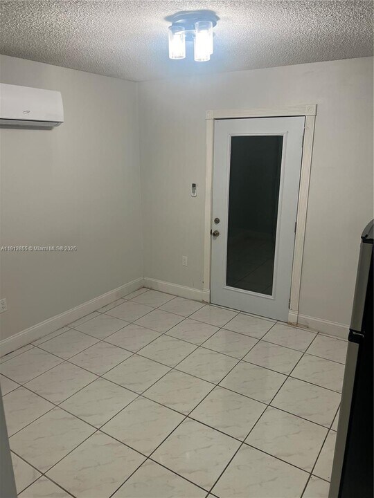 14364 SW 159th Terrace in Miami, FL - Building Photo