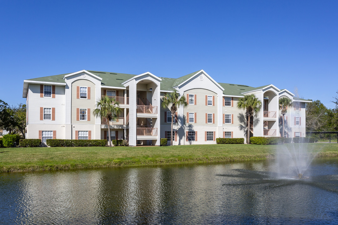 Coral Cove Condominiums in Cape Coral, FL - Building Photo