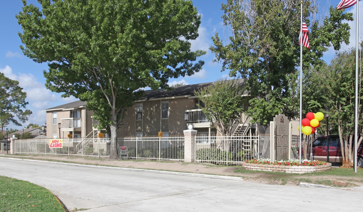 One Camden Court in Houston, TX - Building Photo