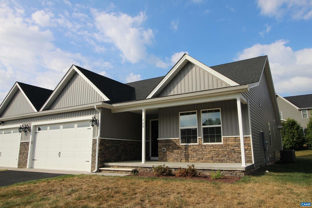 269 Jocelyn Ln in Waynesboro, VA - Building Photo