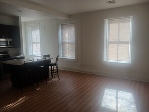 323 N George St in Millersville, PA - Foto de edificio - Building Photo