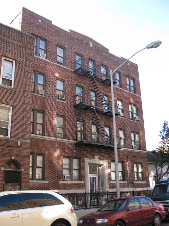 180 Erasmus St in Brooklyn, NY - Building Photo