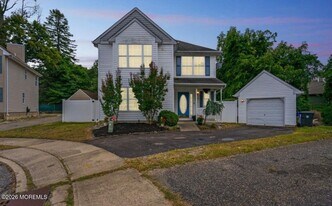 146 Hamlet Ct in Toms River, NJ - Building Photo