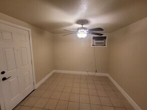 5401 Avenue P 1/2 in Galveston, TX - Building Photo - Building Photo