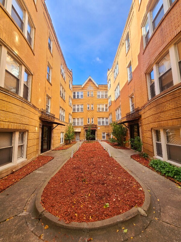 836 N Massasoit Ave-Unit -2A in Chicago, IL - Building Photo - Building Photo