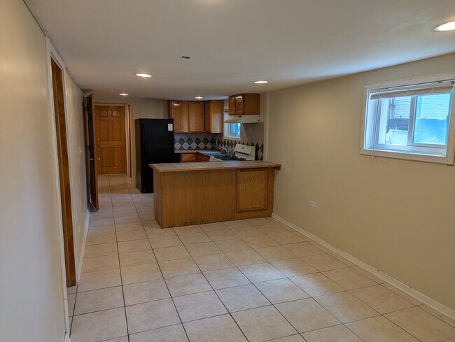 2341 W 18th Pl, Unit G in Chicago, IL - Building Photo - Building Photo