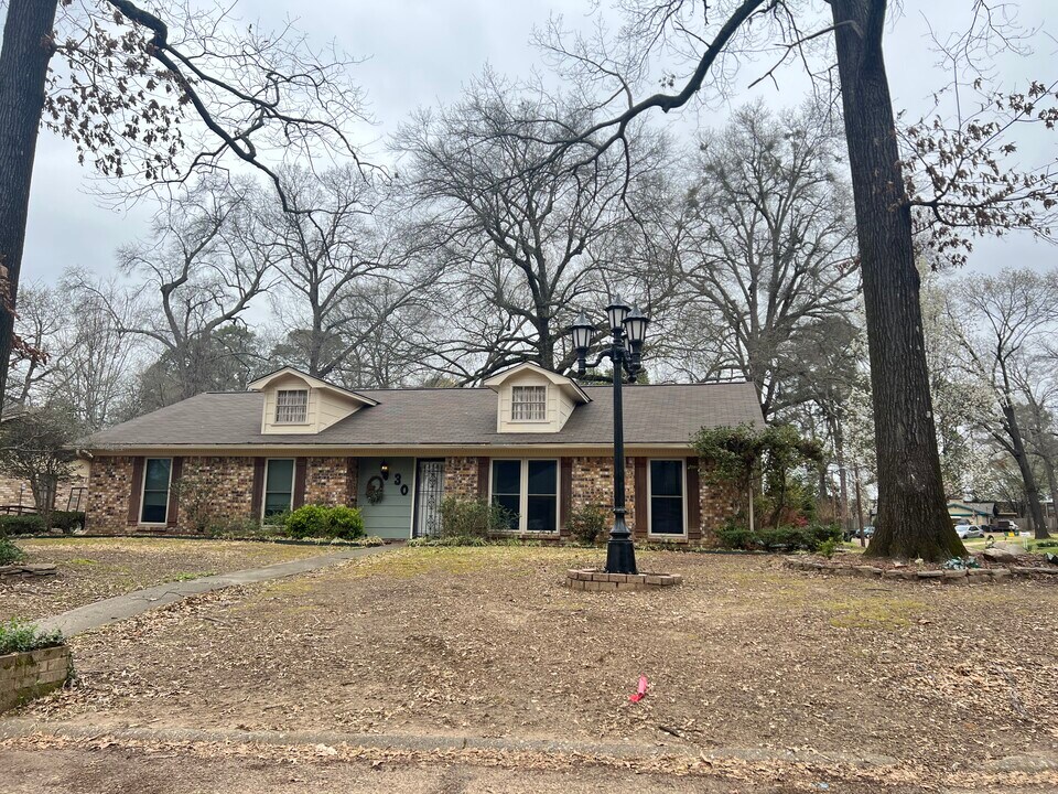 30 Broadmoor Dr in Texarkana, AR - Building Photo