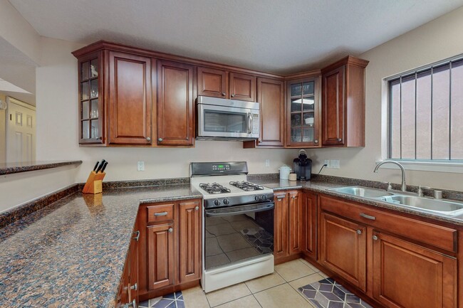 6921 Cleghorn Rd NW in Albuquerque, NM - Foto de edificio - Building Photo