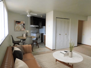 City Limits Apartments in Minneapolis, MN - Building Photo - Building Photo