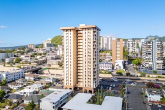 Coronet Apartments in Honolulu, HI - Building Photo - Building Photo