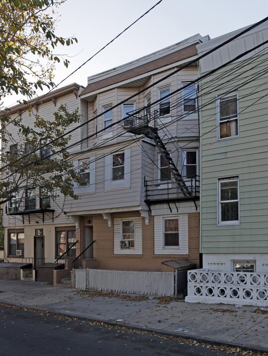 33 Emerson Ave in Jersey City, NJ - Building Photo