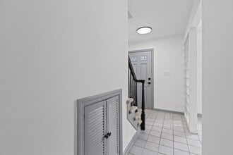 546 Carriage Cir in Pittsburgh, PA - Building Photo - Building Photo