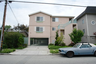 744 Walnut St in San Carlos, CA - Building Photo - Building Photo