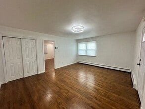 101 Robertson Ave in White Plains, NY - Building Photo - Building Photo