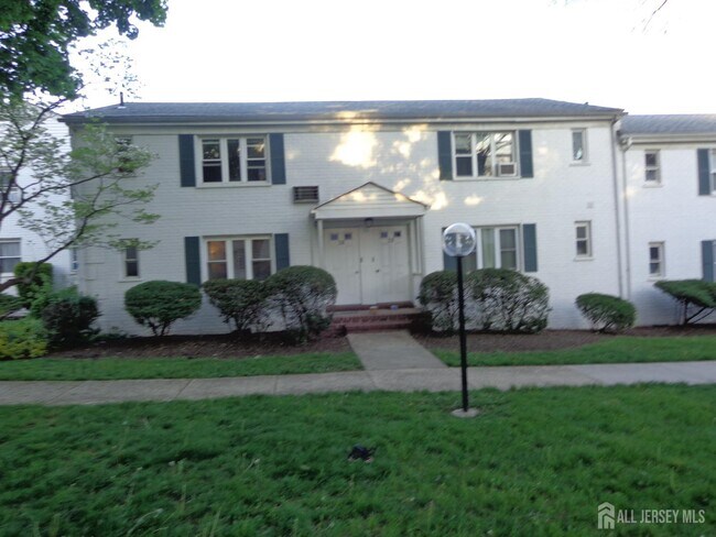 29B Garfield Park in Edison, NJ - Building Photo - Building Photo