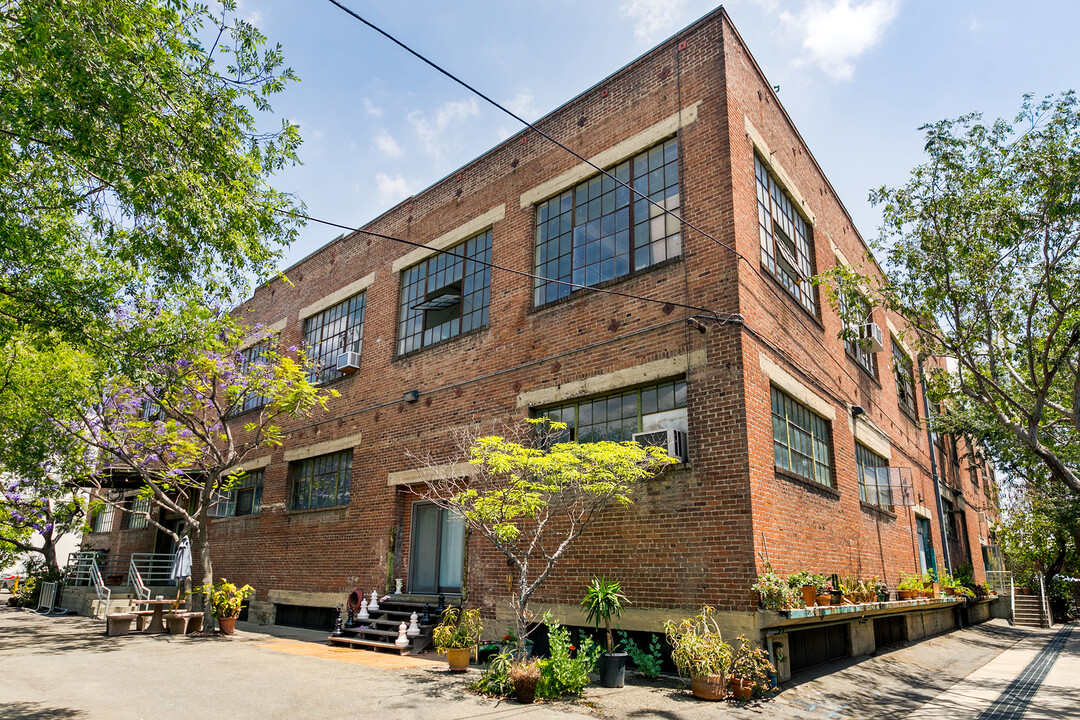 Santa Fe Art Colony in Los Angeles, CA - Foto de edificio