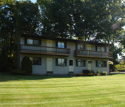 Clifton Court in Clifton Park, NY - Building Photo - Building Photo