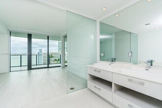 650 NE 32nd St, Unit 805 in Miami, FL - Building Photo - Building Photo