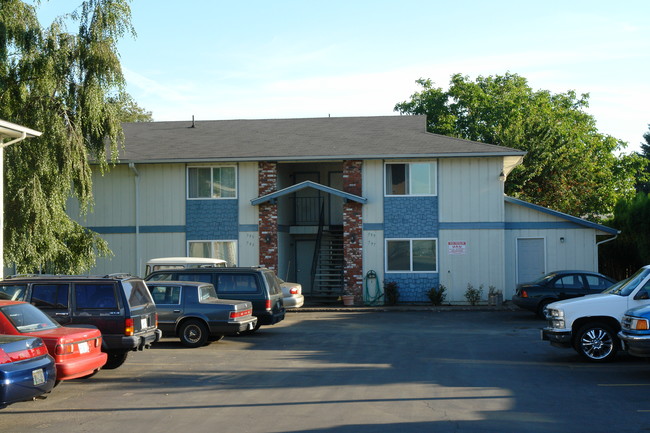 la maison apartments in Salem, OR - Building Photo - Building Photo