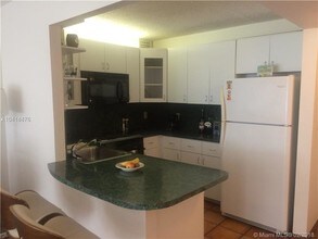 345 Ocean Dr-Unit -303 in Miami Beach, FL - Building Photo - Building Photo