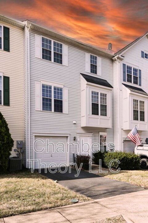 2534 Logan Wood Dr in Herndon, VA - Building Photo