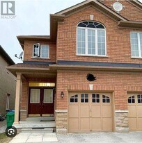 134 Breton Ave in Mississauga, ON - Building Photo