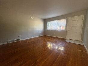 233 Barnes Ave, Unit 12 in New Haven, CT - Building Photo - Building Photo