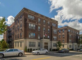 136 Highland Ave in Somerville, MA - Building Photo