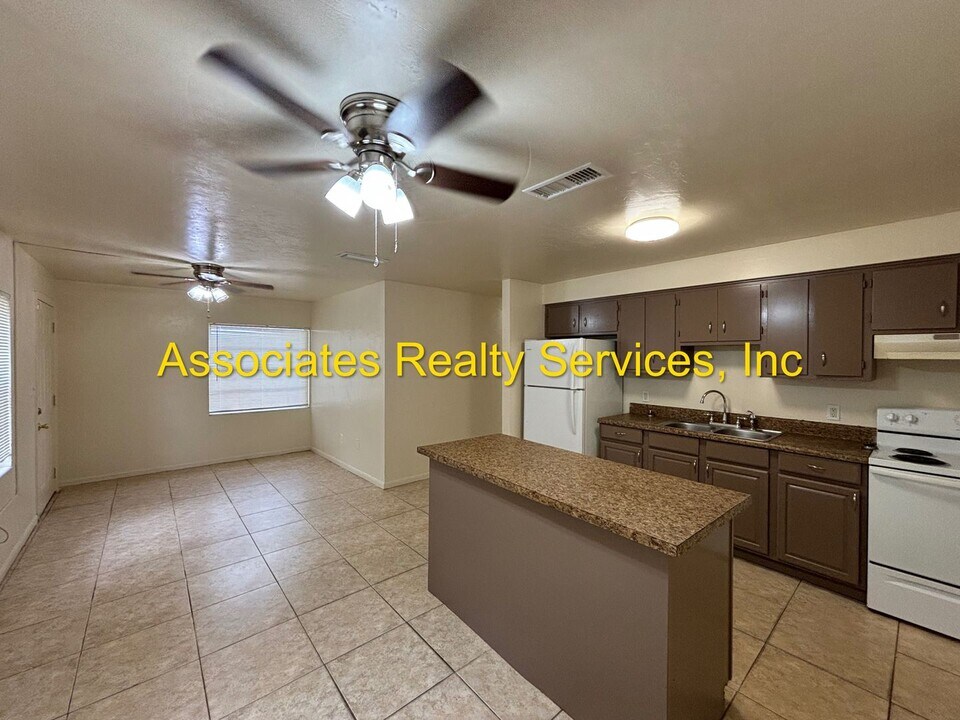 22521 SE 72nd Ln in Hawthorne, FL - Building Photo