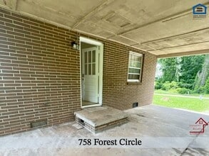 758 Forest Cir in Sparta, TN - Foto de edificio - Building Photo
