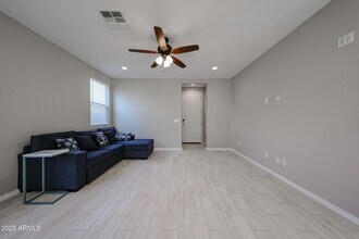 3813 E Branham Ln in Phoenix, AZ - Building Photo - Building Photo
