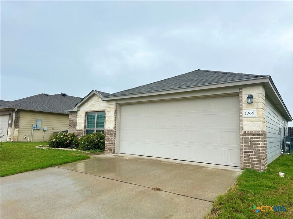 1066 Spring Terrace Loop in Temple, TX - Building Photo
