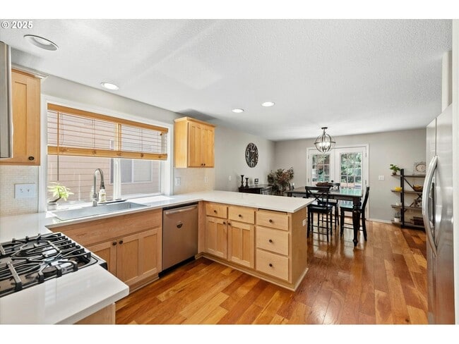 property at 3047 S Cedar Ridge Dr