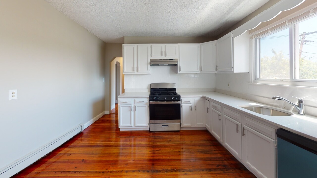 280 Mcgrath Hwy, Unit 3-bed 1-bath in Somerville, MA - Foto de edificio