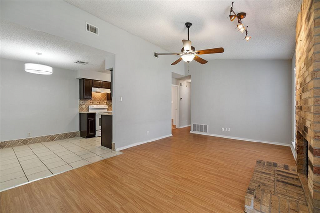 2107 Courtney St in Austin, TX - Building Photo - Building Photo