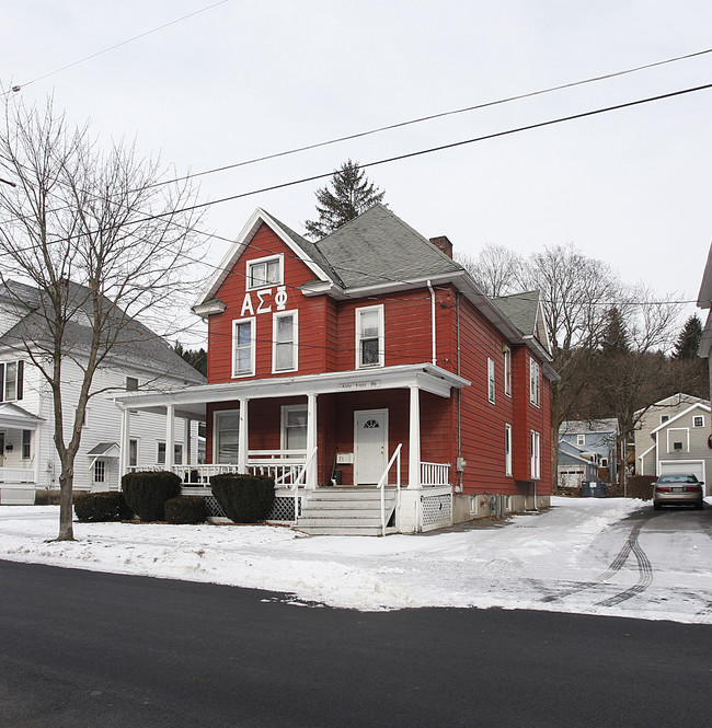 69 Spruce St in Oneonta, NY - Foto de edificio - Building Photo