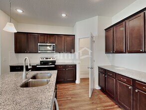 2482 Ixora Ct in Kissimmee, FL - Foto de edificio - Building Photo