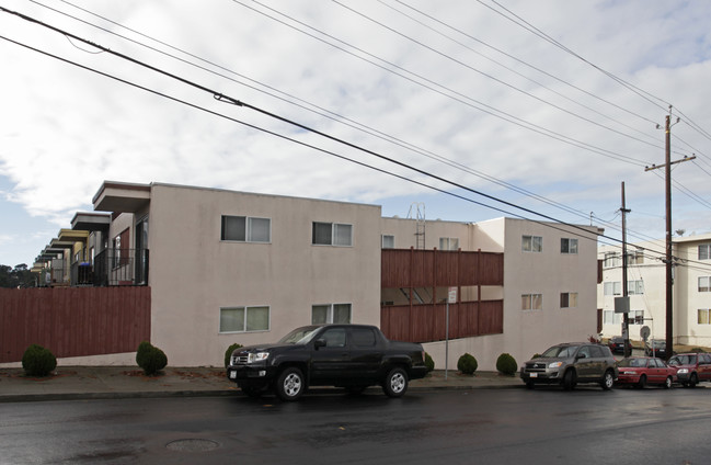 401 90th St in Daly City, CA - Foto de edificio - Building Photo