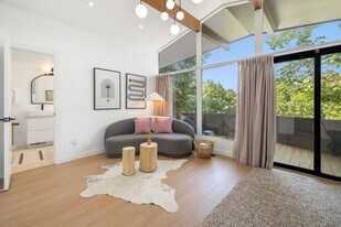 1156 E Lakefront Dr in Fayetteville, AR - Building Photo