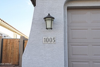 1005 W Finch Dr in Queen Creek, AZ - Building Photo - Building Photo