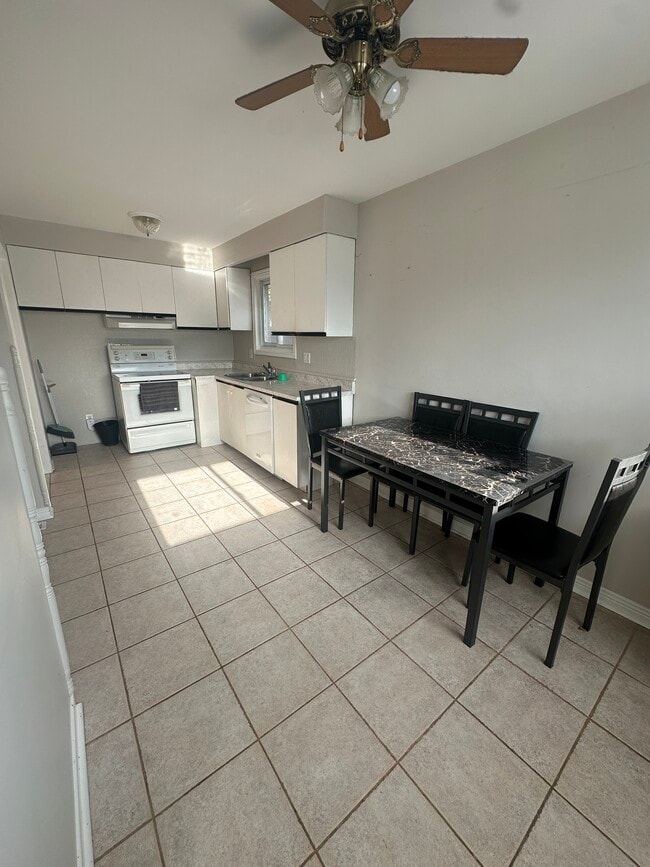 1072 Olive Av in Oshawa, ON - Building Photo - Building Photo