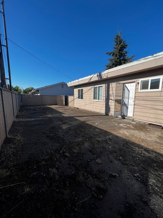 property at 802-806 Queen Ave SE