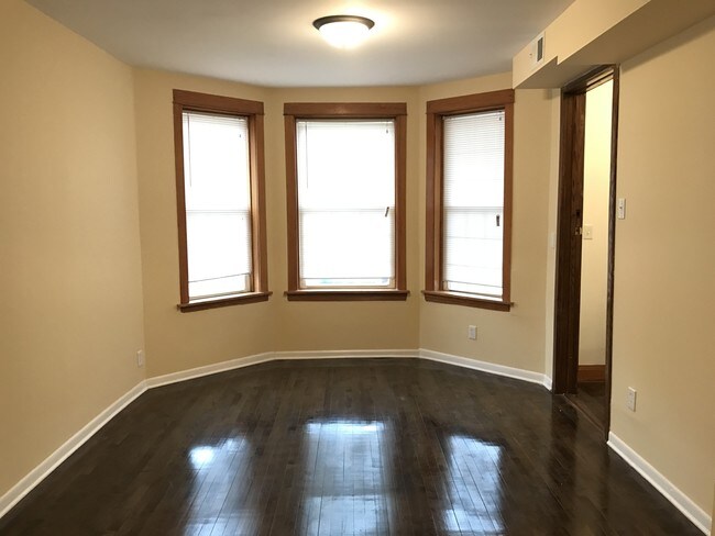 1327 N Avers Ave in Chicago, IL - Building Photo - Building Photo