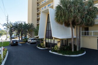 Riverside Terrace Condominiums in Pompano Beach, FL - Foto de edificio - Building Photo