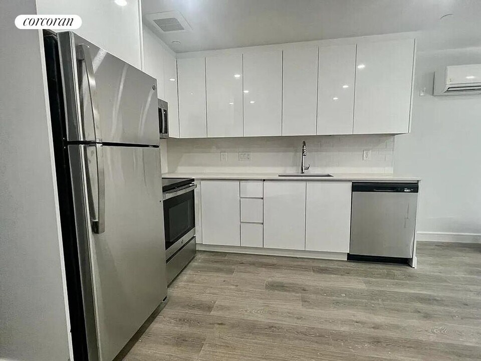 155 Withers St in Brooklyn, NY - Building Photo